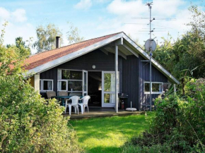 Four-Bedroom Holiday home in Humble 2 Humble